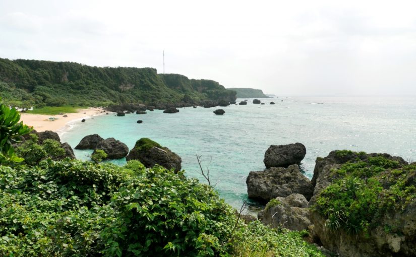 宮古島の観光スポットの保良川（保良泉）ビーチ