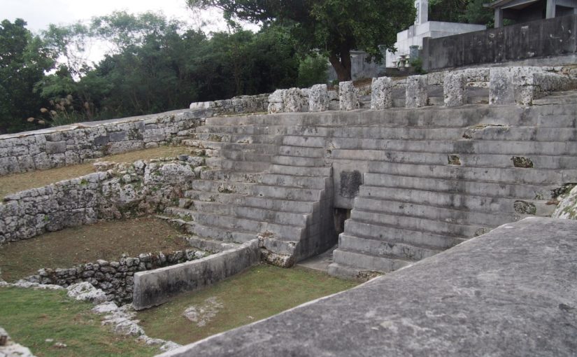 宮古島の観光スポットの知利真良豊見親の墓