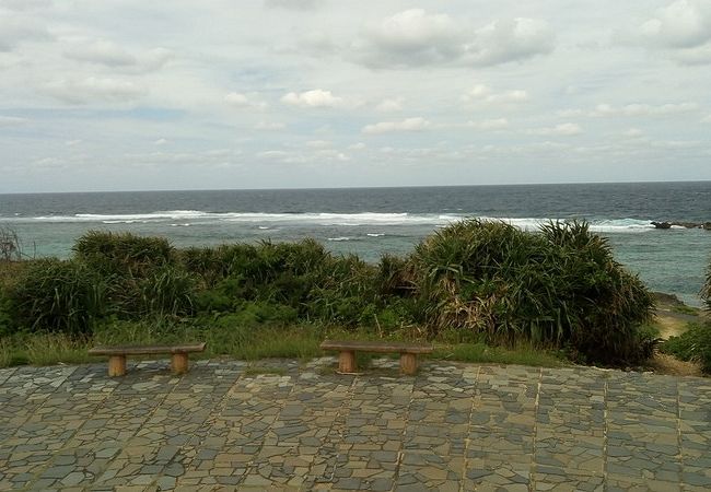 伊良部島の観光スポットの白鳥崎