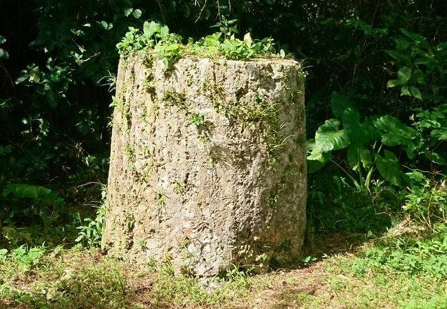 宮古島の観光スポットの野原岳の霊石