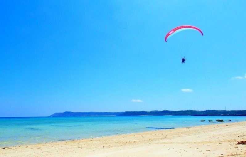 宮古島のパラグライダー