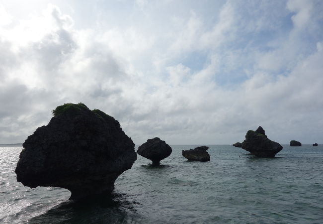 大神島の観光スポットの奇岩ノッチ