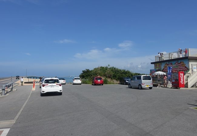 伊良部島の観光スポットの伊良部大橋見学ステーション
